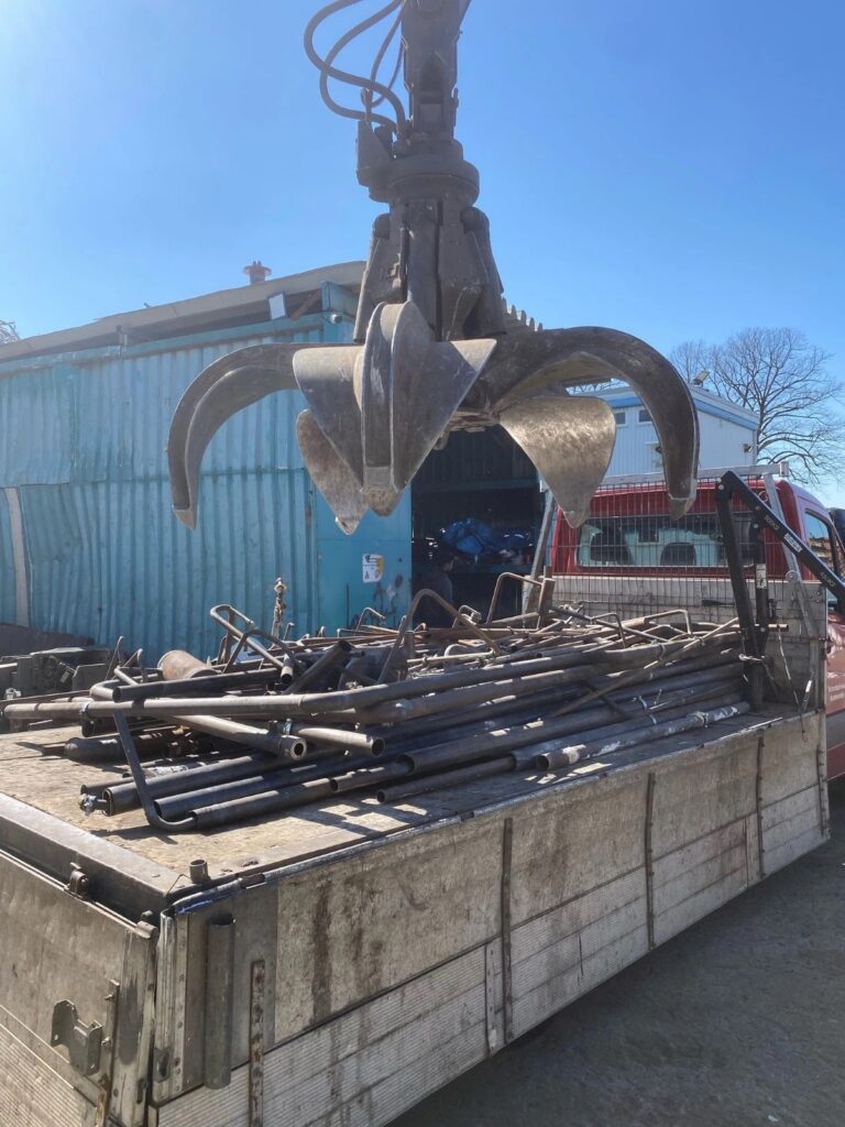 Schrottabholung in Kamp Lintfort – kostenlose Abholung und umweltfreundliche Verwertung von Altmetall.